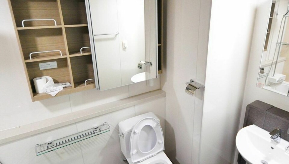 Hold ”låget” på toilettet lukket og opbevar tandbørster i for eksempel et skab, lyder to hygiejneråd. 3