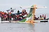 Tre omkom, da fly foretog mislykket nødlanding på søen Lake Victoria i Tanzania. 43 personer var om bord på flyet.