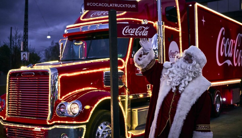 Man kan få taget et foto foran den ikoniske julelastbil, hviske gaveønsker til julemanden og nyde en Coca-Cola i 27 danske byer.