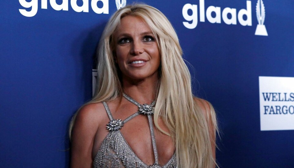 Britney Spears er, ifølge hende selv, blevet ramt af uhelbredelig sygdom. Britney Spears er, ifølge hende selv, blevet ramt af uhelbredelig sygdom.