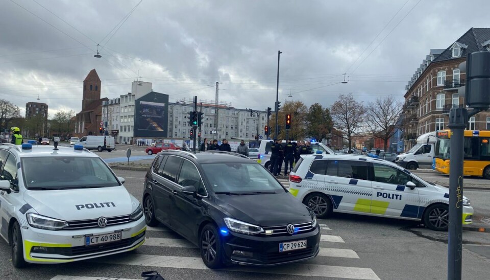 En ældre kvinde er blevet ramt af en varevogn. En ældre kvinde er blevet ramt af en varevogn.