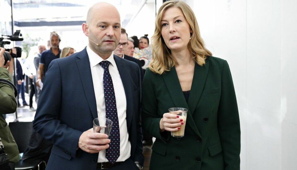 To af valgets helt store tabere, Søren Pape Poulsen og Sofie Carsten Nielsen. Nu udskyder Danmarks Statistik valgresultatet. To af valgets helt store tabere, Søren Pape Poulsen og Sofie Carsten Nielsen. Nu udskyder Danmarks Statistik valgresultatet.
