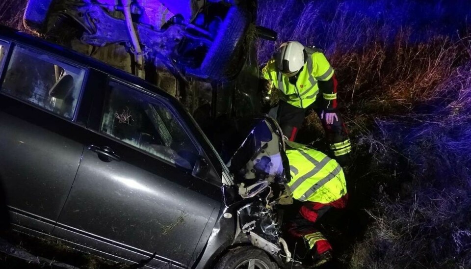 Begge biler endte ude i grøften. Begge biler endte ude i grøften.