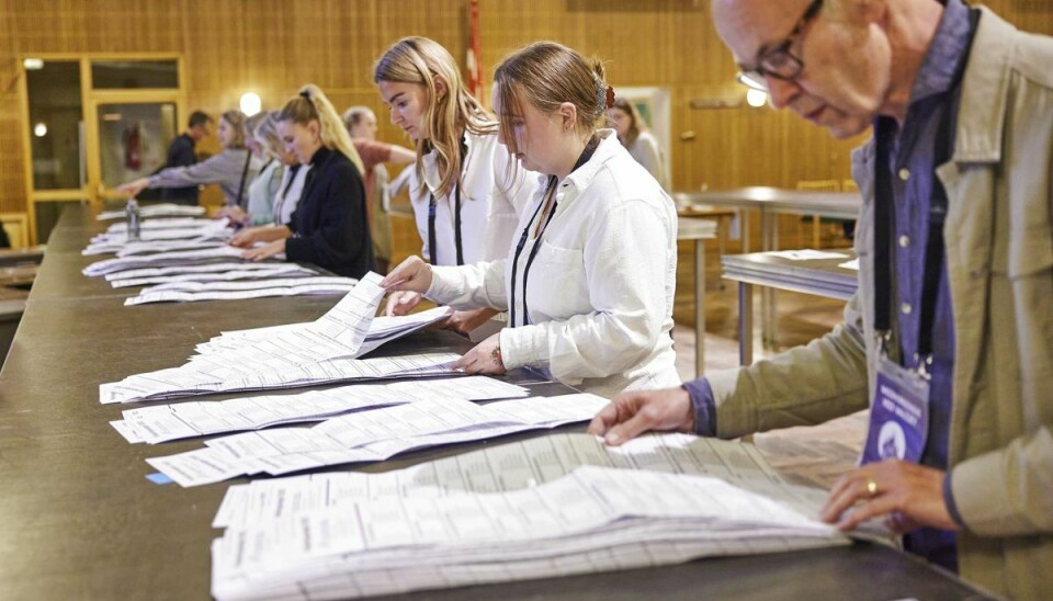 Alle stemmer til folketingsvalget er talt op natten til onsdag. På billedet ses stemmeoptælling på Aarhus Rådhus.