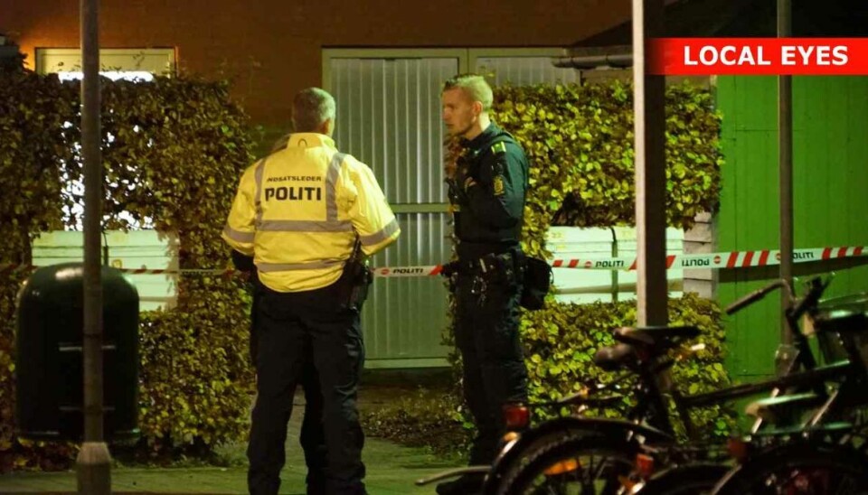 Betjente frygtede for deres liv, da en mand skød op i luften. Betjente frygtede for deres liv, da en mand skød op i luften.