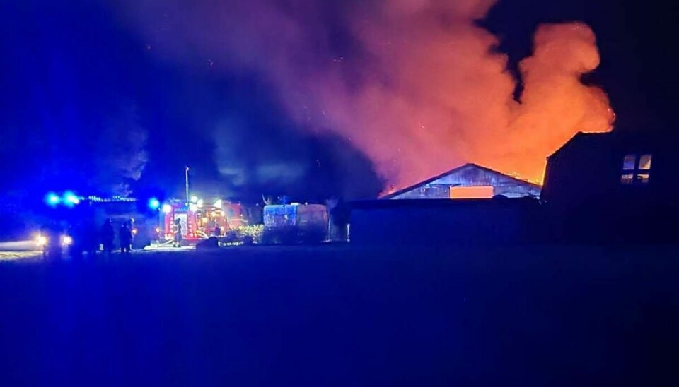 Laden stod i kæmpe flammer. Laden stod i kæmpe flammer.