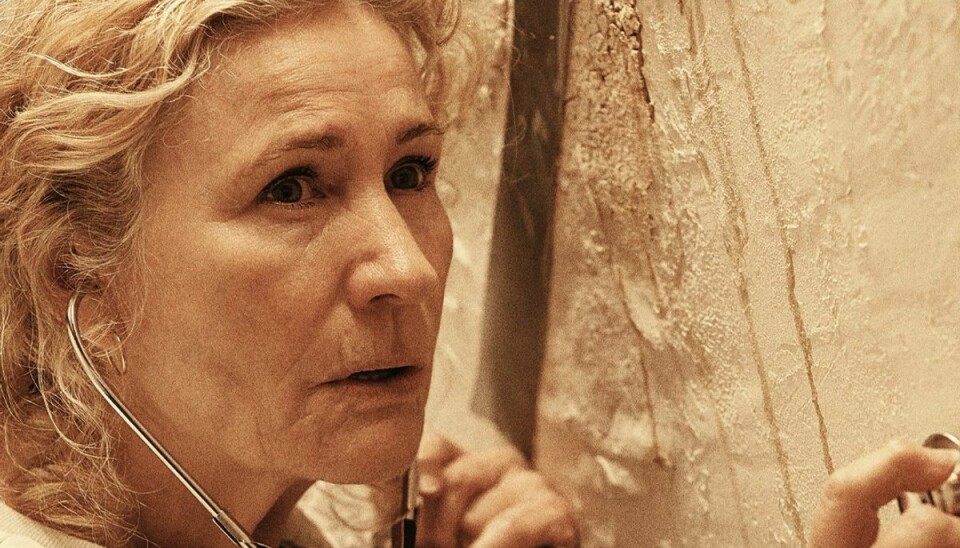 - Lars (von Trier, red.) var allerede dengang et navn og havde lavet nogle fantastiske ting i et helt anden genre, end jeg havde fået lov til at lave noget i før. Det i sig selv gjorde, at jeg virkelig gerne ville være med. Og selv om jeg ikke forstod alt i manuskriptet, kunne jeg se, at det var fantastisk, siger Birgitte Raaberg, der gør comeback i glansrollen som Judith i 'Riget'. (PR-foto). - Lars (von Trier, red.) var allerede dengang et navn og havde lavet nogle fantastiske ting i et helt anden genre, end jeg havde fået lov til at lave noget i før. Det i sig selv gjorde, at jeg virkelig gerne ville være med. Og selv om jeg ikke forstod alt i manuskriptet, kunne jeg se, at det var fantastisk, siger Birgitte Raaberg, der gør comeback i glansrollen som Judith i 'Riget'. (PR-foto).