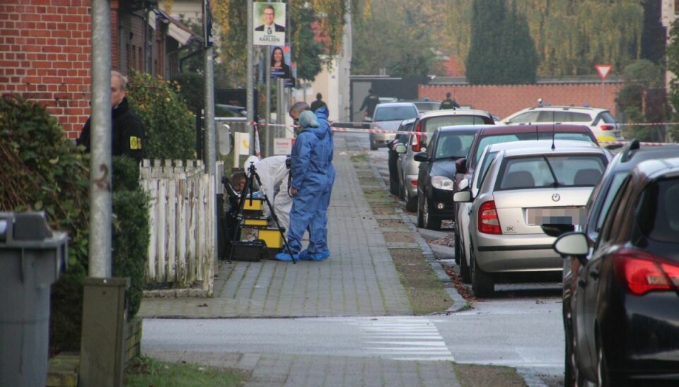 Den 42-årige fik to knivstik i overkroppen.