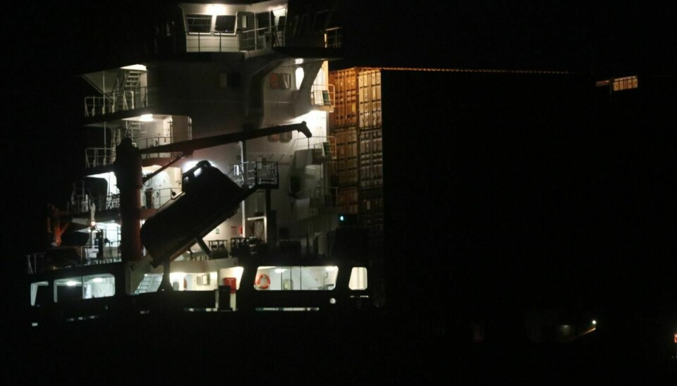 Et containerskib er stødt på grund i Lillebælt.