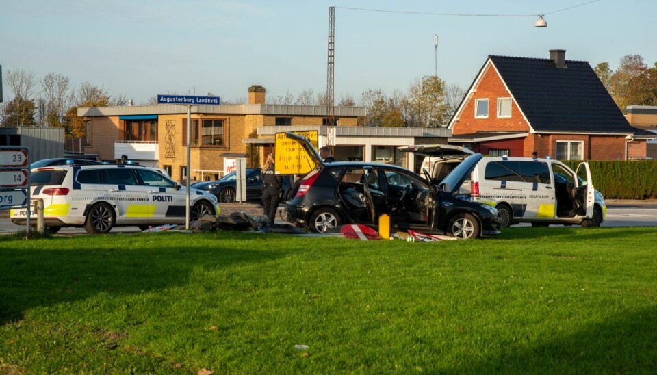 Politiet kom i slagsmål med en 21-årig mand, som er sigtet for at køre galt med stoffer i blodet. Politiet kom i slagsmål med en 21-årig mand, som er sigtet for at køre galt med stoffer i blodet.