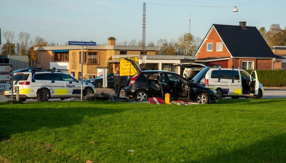 Politiet kom i slagsmål med en 21-årig mand, som er sigtet for at køre galt med stoffer i blodet.