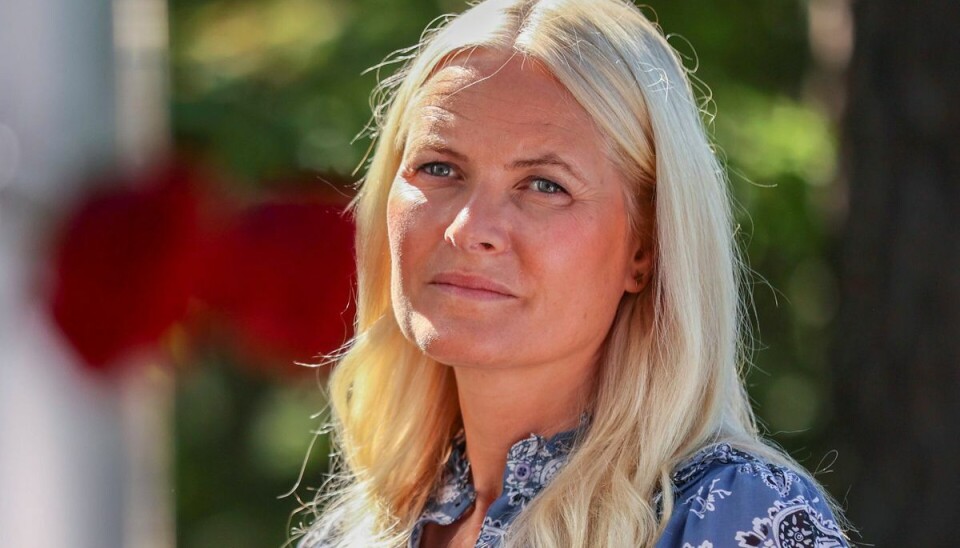 Det var i 2018, det kom frem, at norske kronprinsesse Mette-Marit var blevet diagnosticeret med den kronisk sygdom lungefibrose. Det var i 2018, det kom frem, at norske kronprinsesse Mette-Marit var blevet diagnosticeret med den kronisk sygdom lungefibrose.