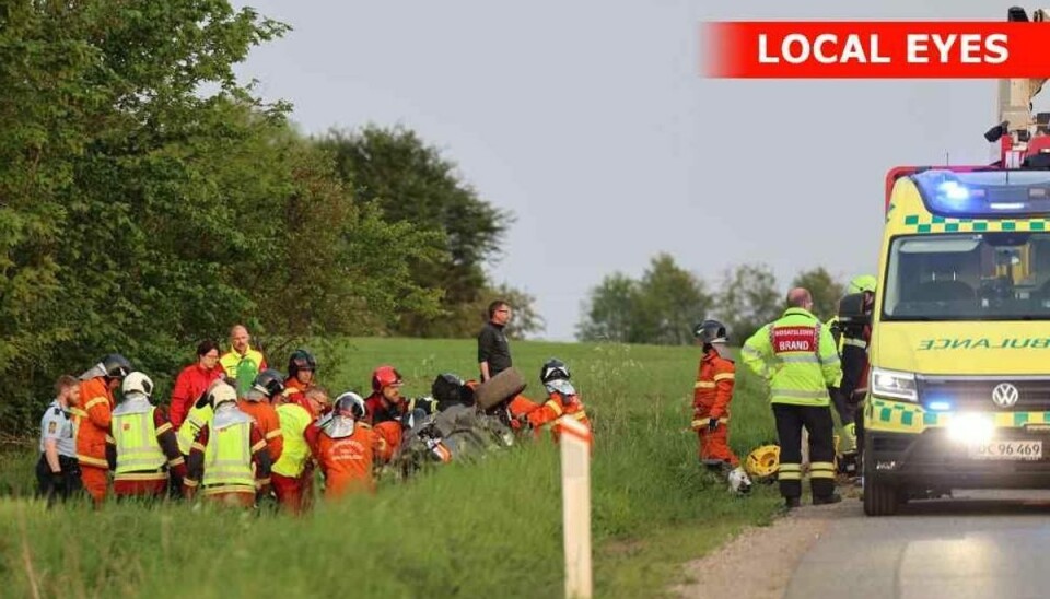 Vejen var spærret i flere timer, mens redningsarbejdet stod på.