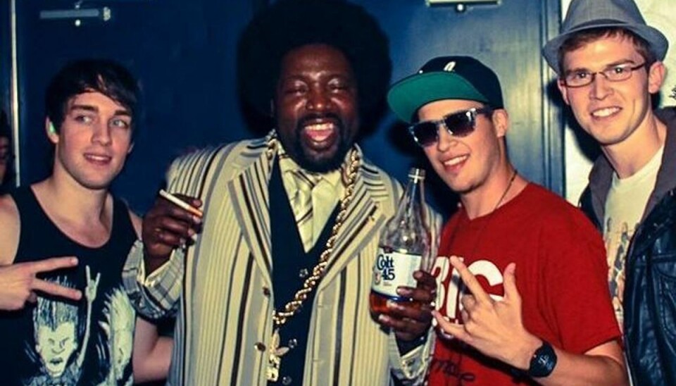Afroman (nummer to fra venstre i billedet) er klar til at lede USA. Nu har han fået styr på papirerne, lyder det. Afroman (nummer to fra venstre i billedet) er klar til at lede USA. Nu har han fået styr på papirerne, lyder det.