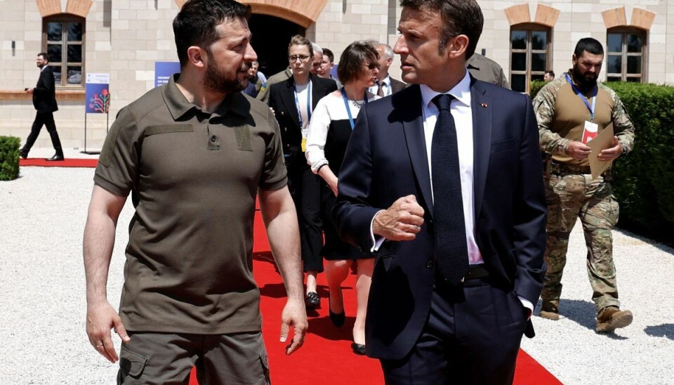 Ukraines præsident, Volodymyr Zelenskyj, og Frankrigs præsident, Emmanuel Macron, har tirsdag talt i telefon sammen. Her har Zelenskyj advaret om et muligt forestående angreb på Zaporizjzja-værket. (Arkivfoto). Ukraines præsident, Volodymyr Zelenskyj, og Frankrigs præsident, Emmanuel Macron, har tirsdag talt i telefon sammen. Her har Zelenskyj advaret om et muligt forestående angreb på Zaporizjzja-værket. (Arkivfoto).
