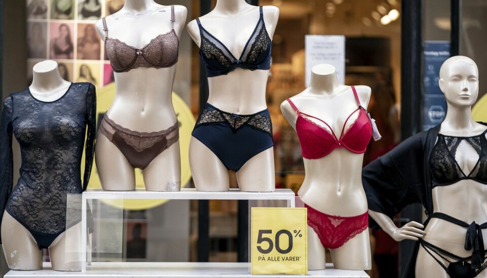 En inflation på 8,9 er fortsat meget højt. Tallet lå tidligere på 10,1 procent. En inflation på 8,9 er fortsat meget højt. Tallet lå tidligere på 10,1 procent.