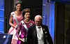 Det svenske kongepar og kronprinsesse Victoria ankommer til begivenheden.