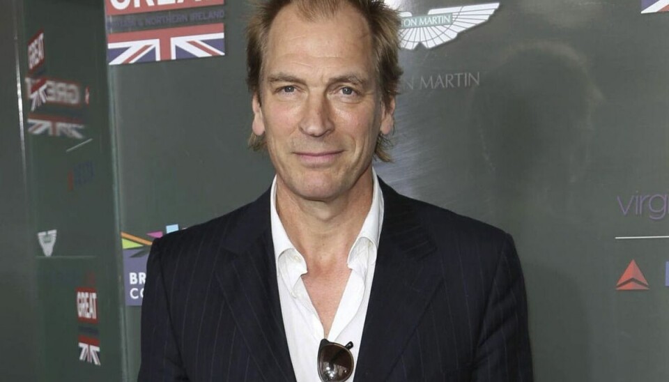 Julian Sands er officielt fortsat meldt savnet, men hans bror tror, at han døde allerede i januar. Julian Sands er officielt fortsat meldt savnet, men hans bror tror, at han døde allerede i januar.