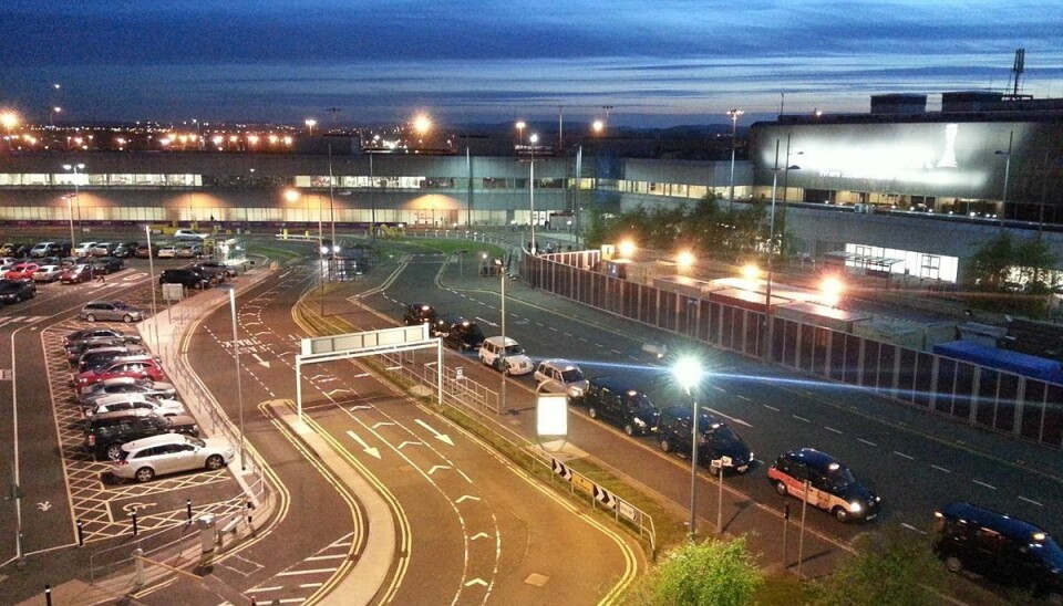 Det var i Edinburgh Lufthavn, at den stive pilot blev nappet, inden han skulle på en mere end syv timer lang flyvetur. Det var i Edinburgh Lufthavn, at den stive pilot blev nappet, inden han skulle på en mere end syv timer lang flyvetur.