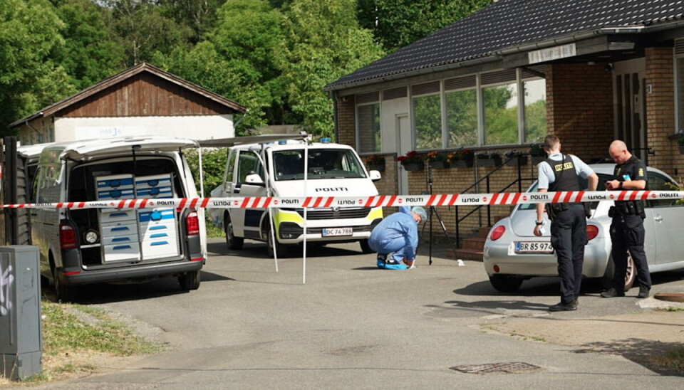 En 70-årig er sigtet for at have forsøgt at dræbe en mand med en skruetrækker. En 70-årig er sigtet for at have forsøgt at dræbe en mand med en skruetrækker.