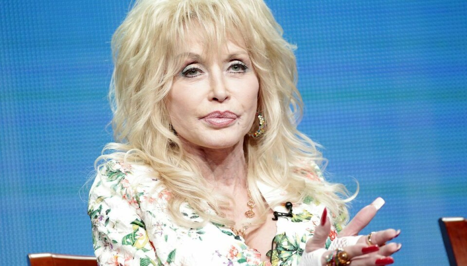 Superstjernen Dolly Parton er hårdt ramt af sin nære ven Leslie Jordans pludselige død.
