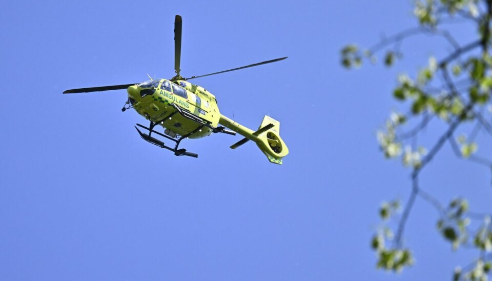 En helikopter ankom efter ulykken til den svenske forlystelsespark. En helikopter ankom efter ulykken til den svenske forlystelsespark.