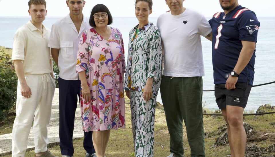 Der er opstået drama på Atlanterhavet, hvor kendisserne har været tvunget til at ændre kurs. Der er opstået drama på Atlanterhavet, hvor kendisserne har været tvunget til at ændre kurs.