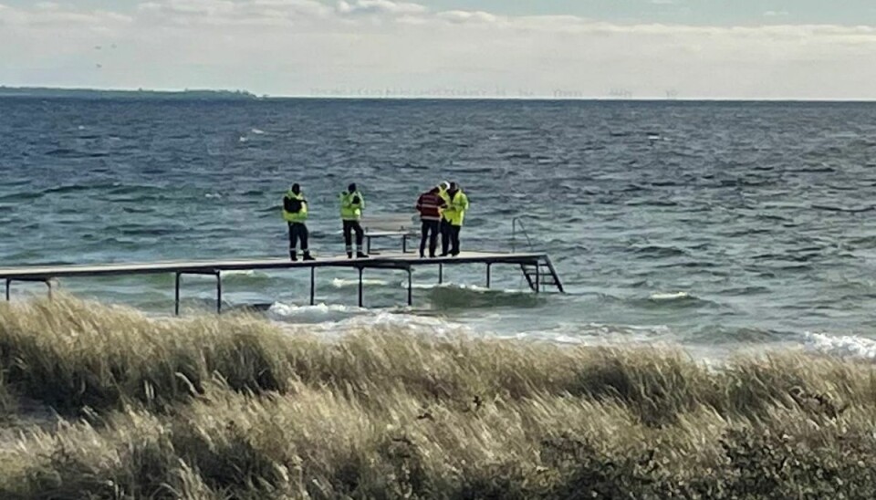 Politi, beredskab og en redningshelikopter er blevet kaldt ud til en mulig drukneulykke. Politi, beredskab og en redningshelikopter er blevet kaldt ud til en mulig drukneulykke.