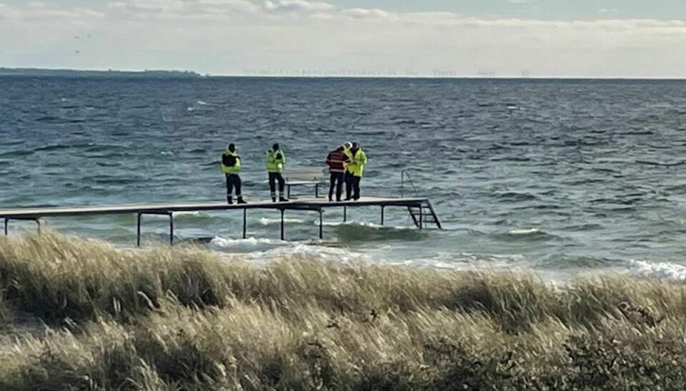 Politi, beredskab og en redningshelikopter er blevet kaldt ud til en mulig drukneulykke.