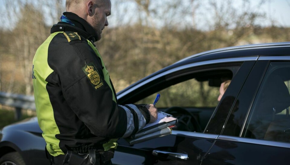 17 personer fik lørdag raget 24 sigtelser til sig ved en færdselsindsats i det vestlige Aarhus.