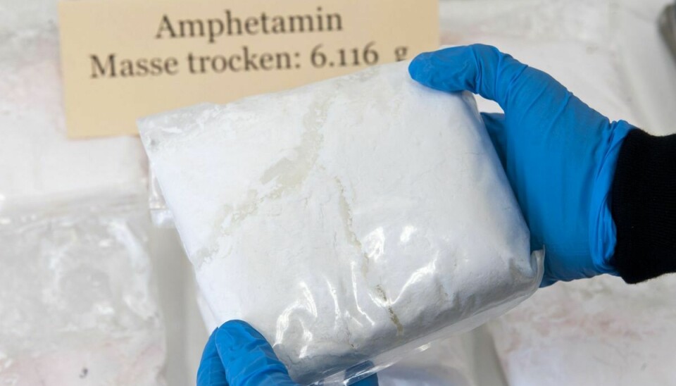Politiet mistænker tre personer for at have fremstillet omkring 27,6 kilo amfetamin i et sommerhus på Als. Amfetamin er et narkotisk stof, der kan ødelægge hjernen og føre til angst, depression og narko. (Arkivfoto).