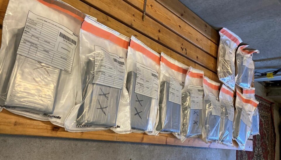 De 10 kilo kokain blev fundet gemt i lastbilens trailer. Det var narkohunde, der bragte tolderne på sporet. De 10 kilo kokain blev fundet gemt i lastbilens trailer. Det var narkohunde, der bragte tolderne på sporet.