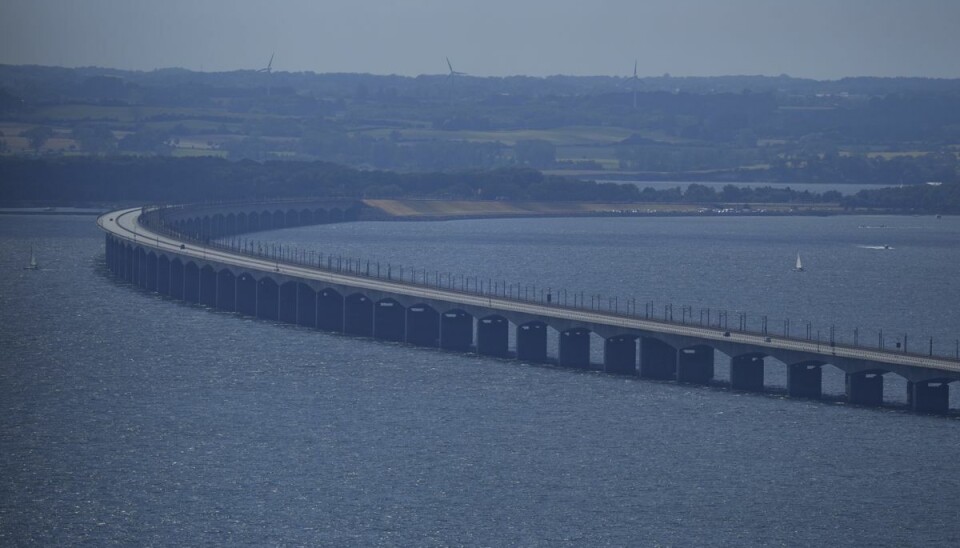 Varsel om kraftig vind på Storebæltsbroen. Varsel om kraftig vind på Storebæltsbroen.