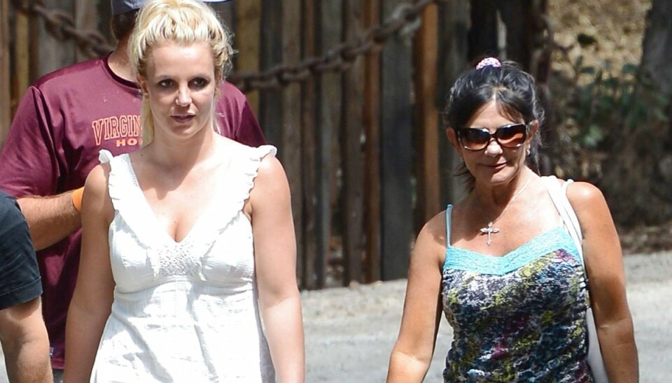 Britney Spears ses her sammen med sin mor Lynne Spears. Billedet er fra 2013. Britney Spears ses her sammen med sin mor Lynne Spears. Billedet er fra 2013.