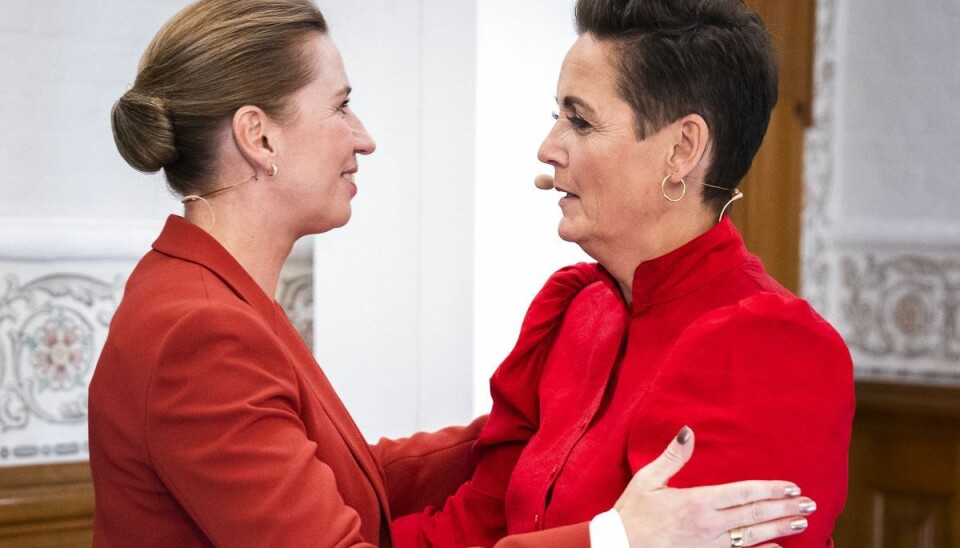 Ny meningsmåling fra Voxmeter viser, at der næsten er et rødt flertal i Folketinget. Dermed kan Mette Frederiksen efter al sandsynlighed danne regering med støtte - og deltagelse? - af flere af de andre røde partier. Ny meningsmåling fra Voxmeter viser, at der næsten er et rødt flertal i Folketinget. Dermed kan Mette Frederiksen efter al sandsynlighed danne regering med støtte - og deltagelse? - af flere af de andre røde partier.