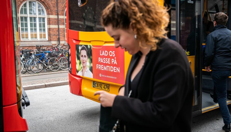 Plakat for Socialdemokratiet med Mette Frederiksen pryder busserne i København, onsdag den 14. september 2022. Selvom folketingsvalget endnu ikke er udskrevet, reklamerer de politiske partier allerede for deres mærkesager og politik. Plakat for Socialdemokratiet med Mette Frederiksen pryder busserne i København, onsdag den 14. september 2022. Selvom folketingsvalget endnu ikke er udskrevet, reklamerer de politiske partier allerede for deres mærkesager og politik.