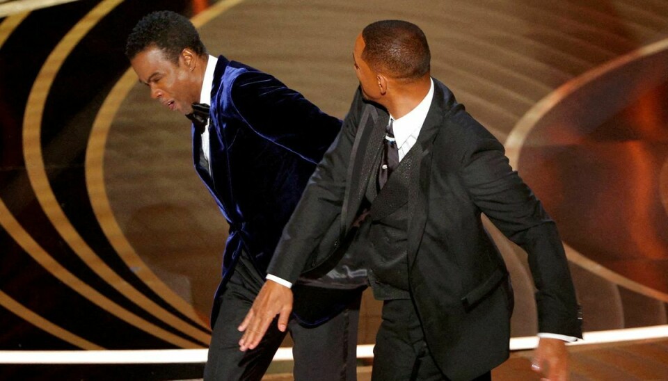 Under Oscar-uddelingen 27. marts i år gik Will Smith op på scenen og gav Chris Rock en syngende lussing, efter at komikeren havde fremført en joke om Smiths hustru.