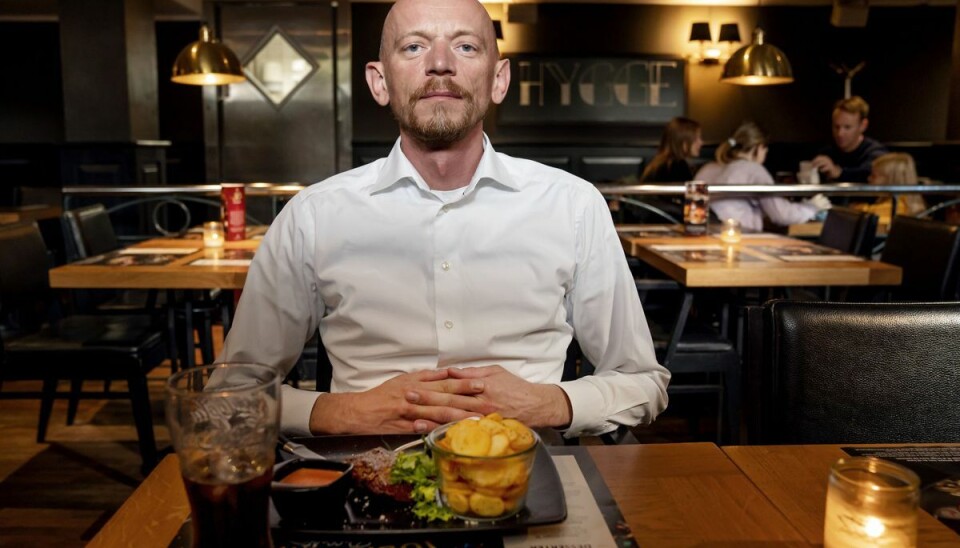 Adm. direktør for Jensens Bøfhus, Anders Nikolaisen. Her fotograferet i restauranten på Axeltorv i København. Nu er han fortid. Adm. direktør for Jensens Bøfhus, Anders Nikolaisen. Her fotograferet i restauranten på Axeltorv i København. Nu er han fortid.