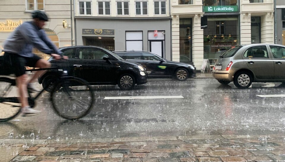 Der er risiko for akvaplaning i flere dele af Danmark fra torsdag morgen til op af formiddagen. Der er risiko for akvaplaning i flere dele af Danmark fra torsdag morgen til op af formiddagen.