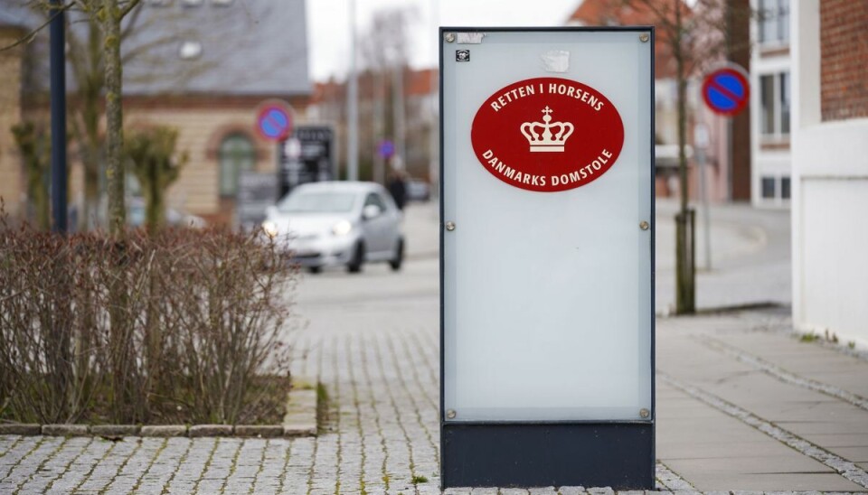 Tre mænd på henholdsvis 39, 44 og 50 år er på anklagebænken i stor narkosag, der begynder onsdag ved Retten i Horsens. (Arkivfoto).