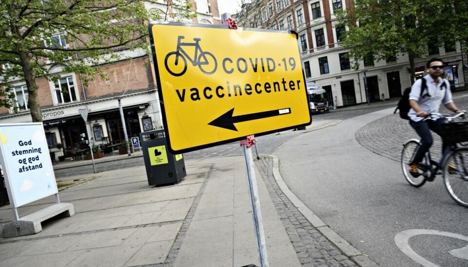 Skilt viser vej ind til Region Hovedstadens covid-19 vaccinecenter i Øksnehallen i København, fredag den 4. juni 2021. Skilt viser vej ind til Region Hovedstadens covid-19 vaccinecenter i Øksnehallen i København, fredag den 4. juni 2021.