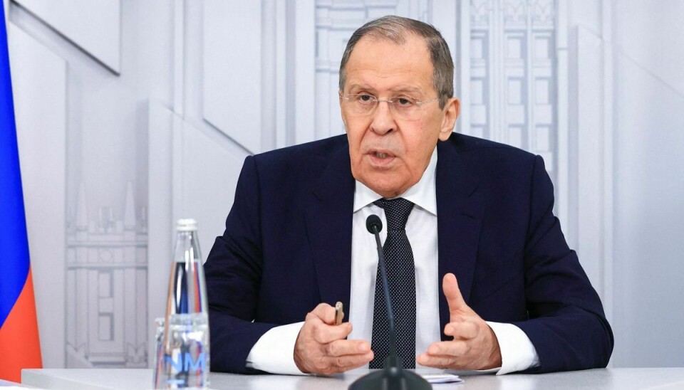 Sergej Lavrov er langtfra tilfreds med, at han har måttet aflyse en tur til Serbien.