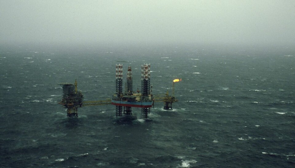 Manden faldt i Nordsøen mellem Skotland og Danmark. Manden faldt i Nordsøen mellem Skotland og Danmark.