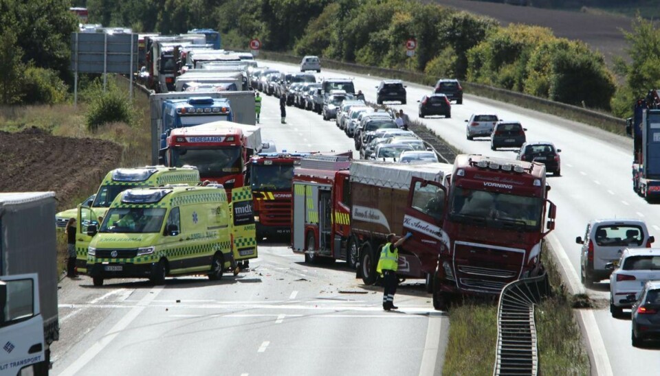 En lastbil er involveret i et uheld på E45 Nordjyske Motorvej. En lastbil er involveret i et uheld på E45 Nordjyske Motorvej.