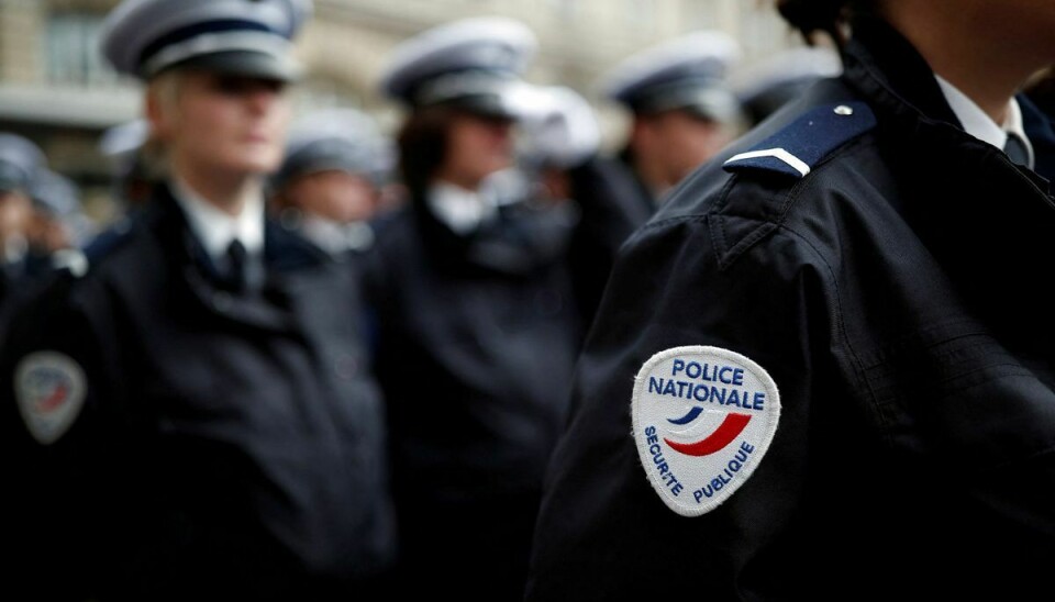 Fransk politi har anholdt en 31-årig dansk mand for drab på sin danske hustru i en by tæt på Cannes.