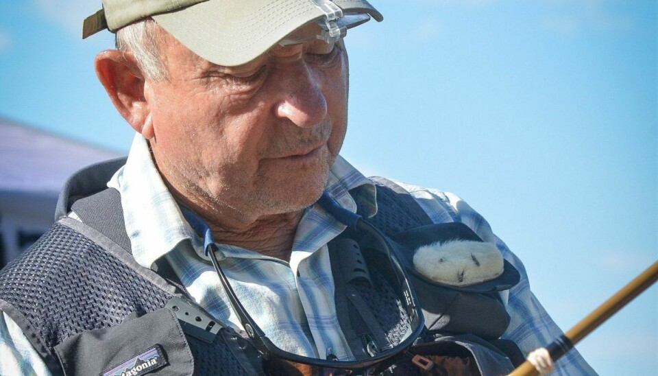 Yvon Chouinard med en fiskestang. Naturelskeren giver nu sit firma væk. Yvon Chouinard med en fiskestang. Naturelskeren giver nu sit firma væk.