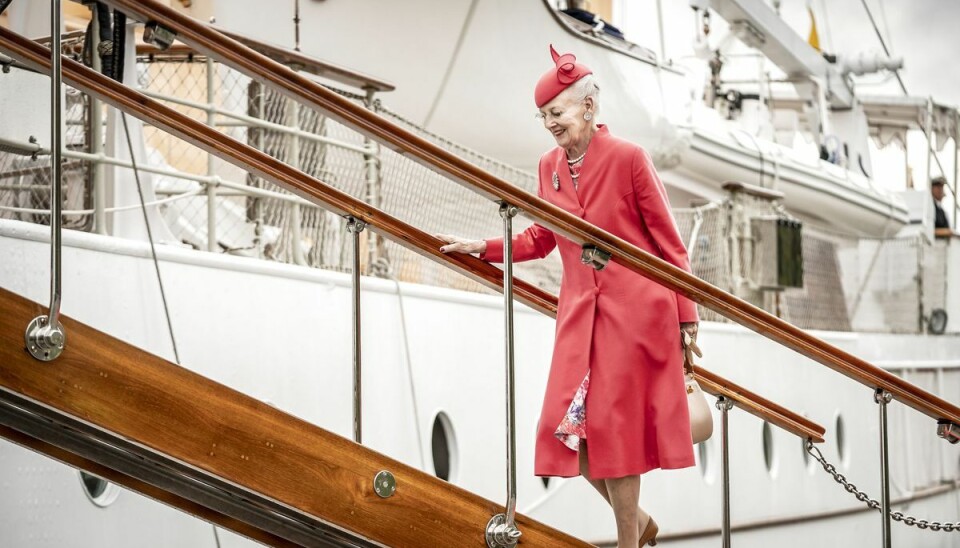 Dronning Margrethe strålede, da hun søndag ankom til Kongeskibet Dannebrog. Dronning Margrethe strålede, da hun søndag ankom til Kongeskibet Dannebrog.