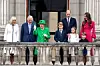 I juni 2022 fejrede dronning Elizabeth 70 års regentjubilæum. Her fotograferet på balkonen på Buckingham Palace med prins Charles og hertuginde Camilla. På dronningens anden side står barnebarnet prins William, hertuginde Kate og deres børn, prins George og prinsesse Charlotte.
