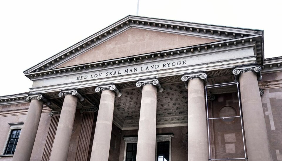 Fodboldspilleren blev fængslet i ti dage. Fodboldspilleren blev fængslet i ti dage.