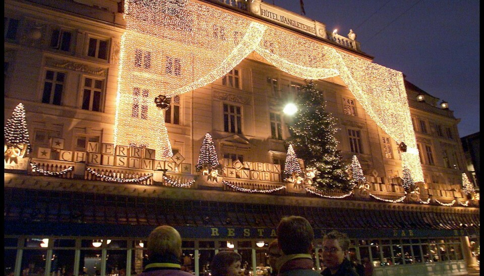 Hotel d'Angleterre har hvert år til jul en fantastisk juleudsmykning med masser af lys. Men for at spare på energien er årets julelys-udsmykning helt aflyst.